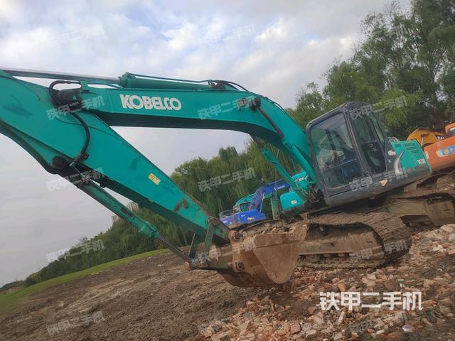 神钢SK200-8挖掘机