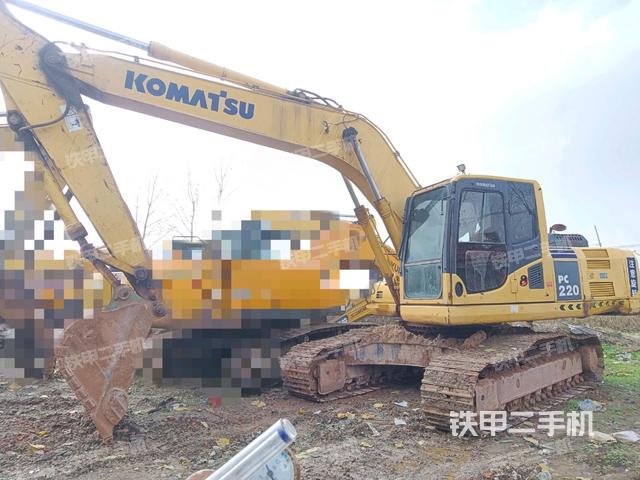 小松PC220-8挖掘机