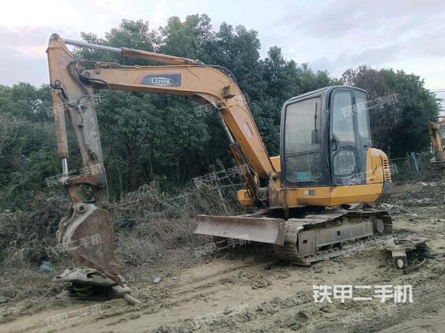 雷沃重工FR60挖掘机