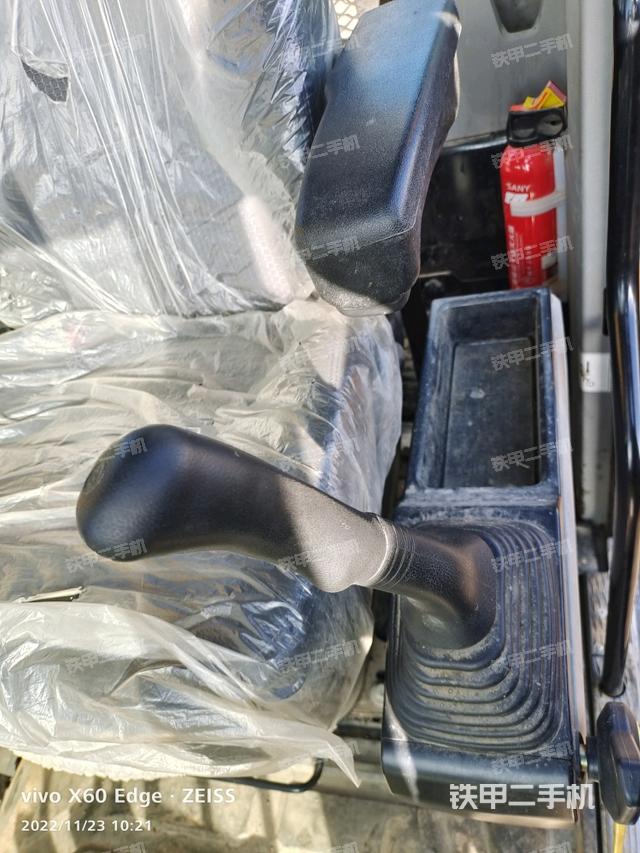 座椅左侧控制台/音响/含左手柄（驾驶室部分）