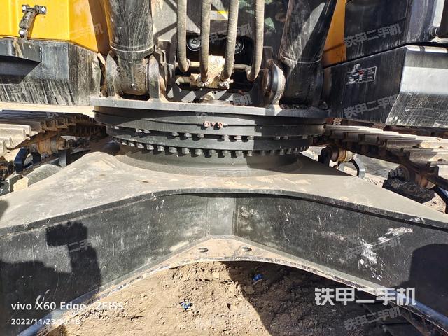 转盘和下车架正前（工作和回转装置）