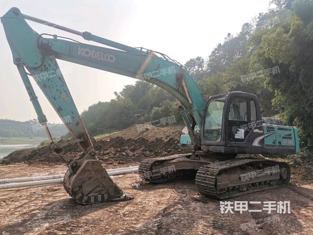 神钢SK260LC-8挖掘机