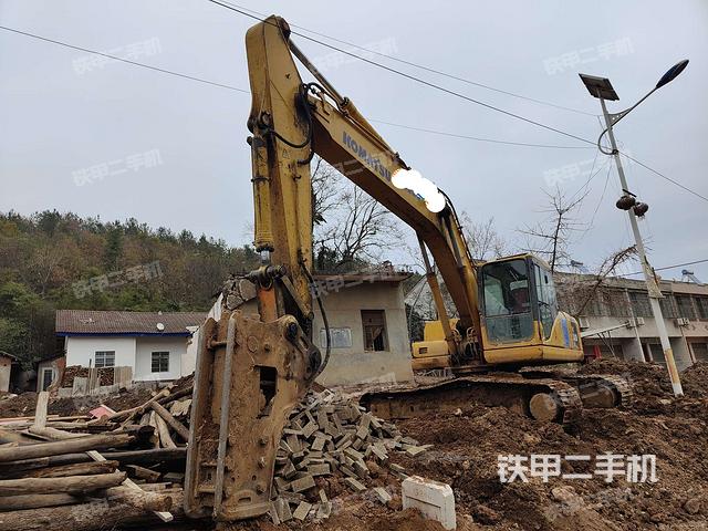 小松PC220-7挖掘机