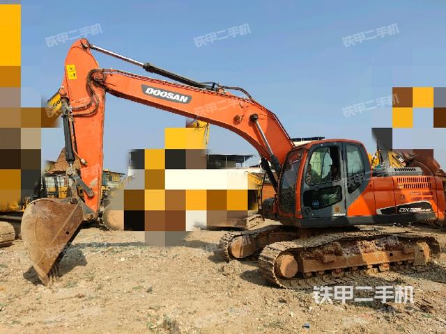 斗山DX220LC-9C挖掘机