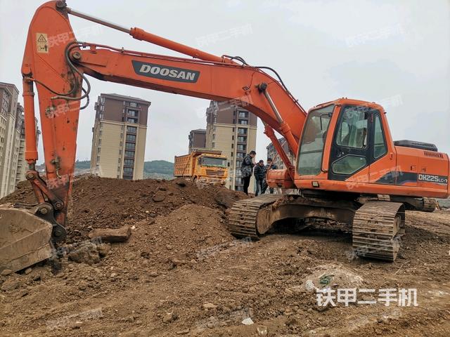 斗山DH225LC-7挖掘机