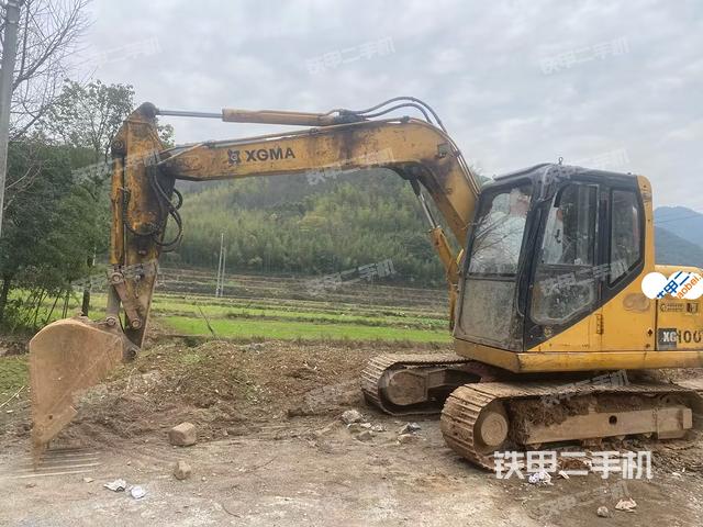 厦工XG808挖掘机