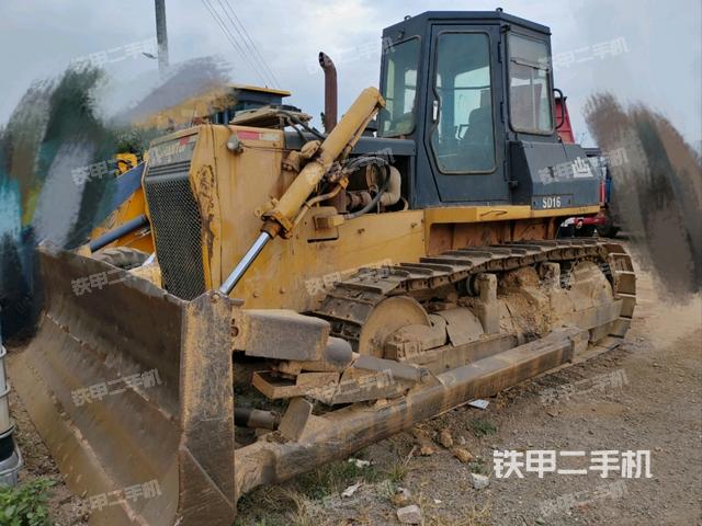 山推SD16标准型推土机