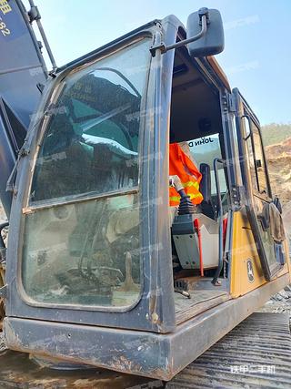 云南-怒江傈僳族自治州二手约翰迪尔E240LC挖掘机实拍照片