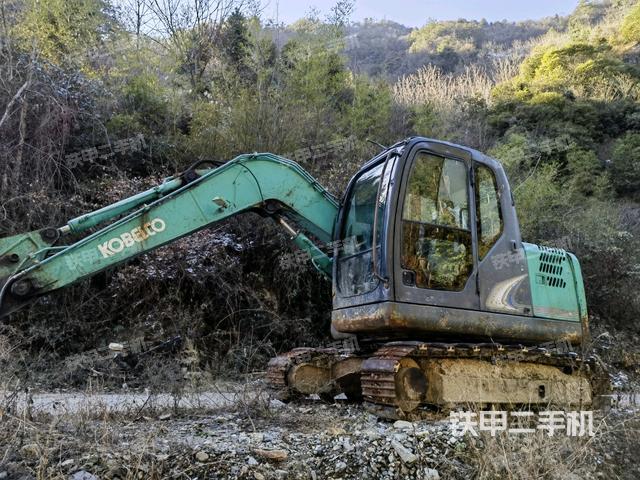 神钢SK75-8挖掘机