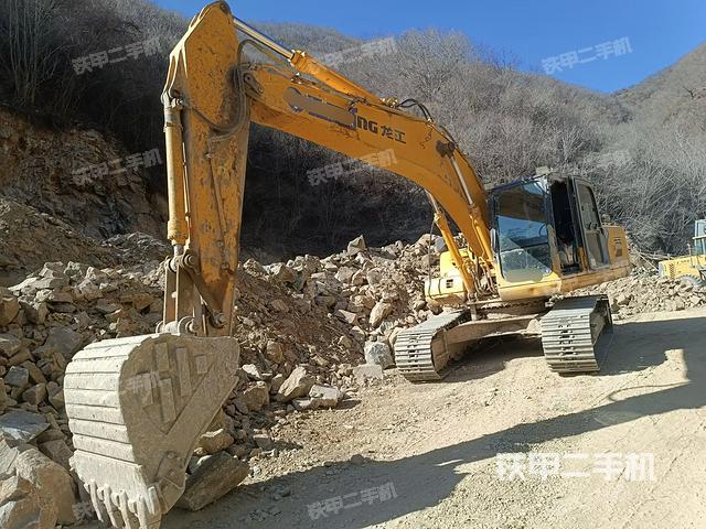 龙工LG6225E挖掘机