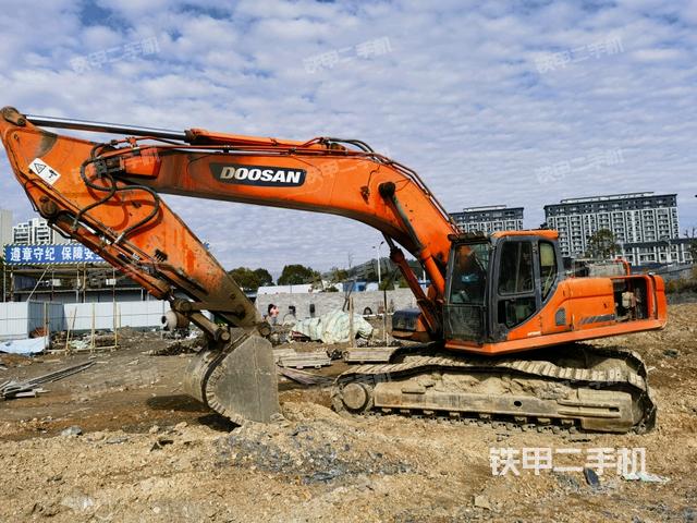 斗山DX380LC挖掘机