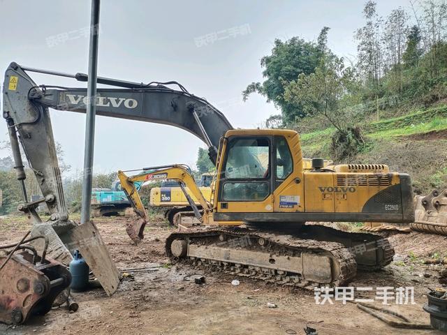 沃尔沃EC240B挖掘机