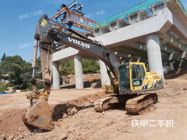 沃尔沃EC210B挖掘机