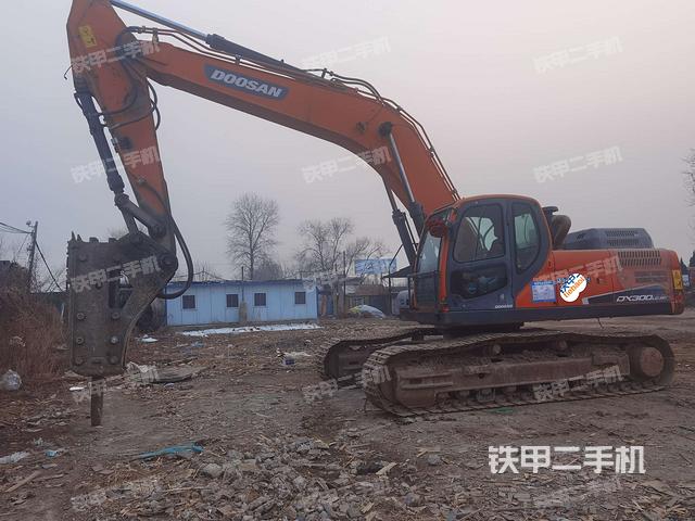 斗山DX300LC-9C挖掘机