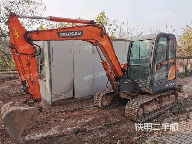 斗山DH60-7挖掘机