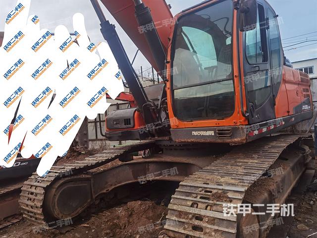 斗山DX300LC-9C挖掘机