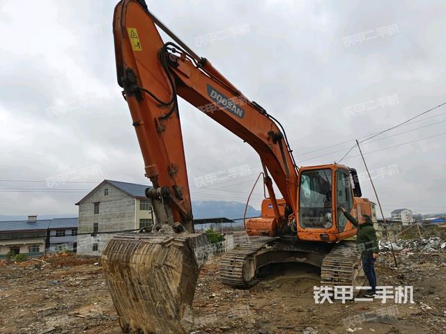 斗山DH225LC-7挖掘机