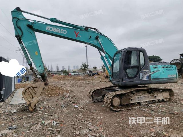 神钢SK200-8挖掘机