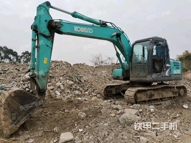 神钢SK130-8挖掘机