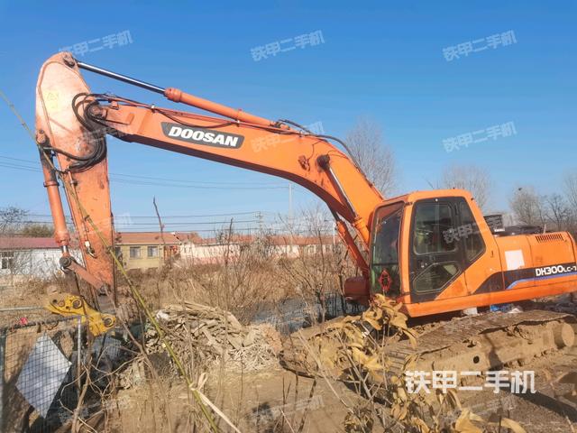 斗山DH220LC-7挖掘机