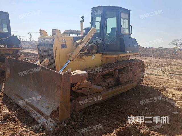 山推SD16标准型推土机