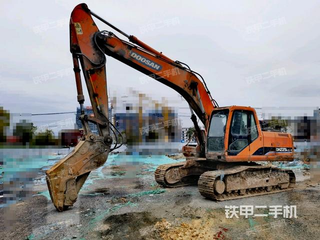 斗山DH225LC-7挖掘机