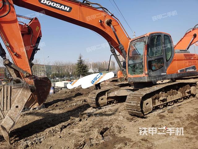 斗山DX220LC-9C挖掘机