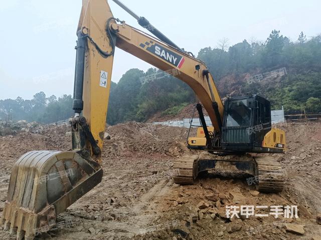 三一重工SY215C挖掘机