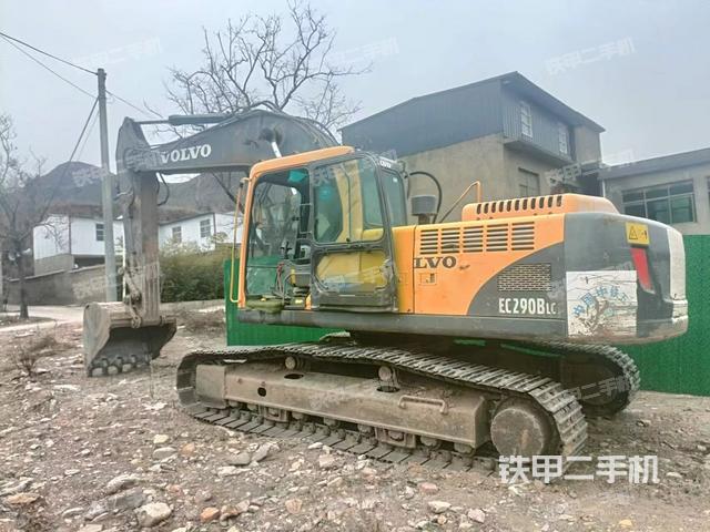 沃尔沃EC240BLC挖掘机
