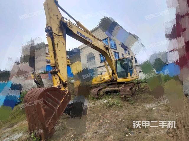 小松PC220-8挖掘机