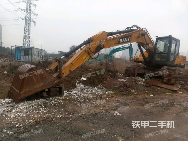 三一重工SY215C挖掘机