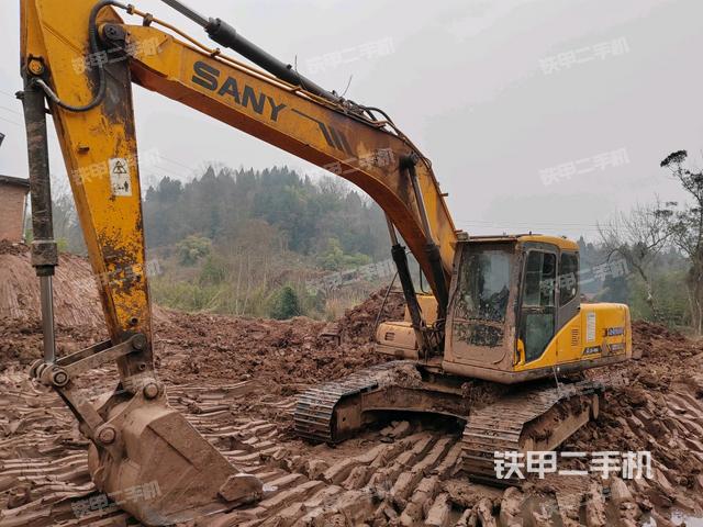 三一重工SY215C挖掘机