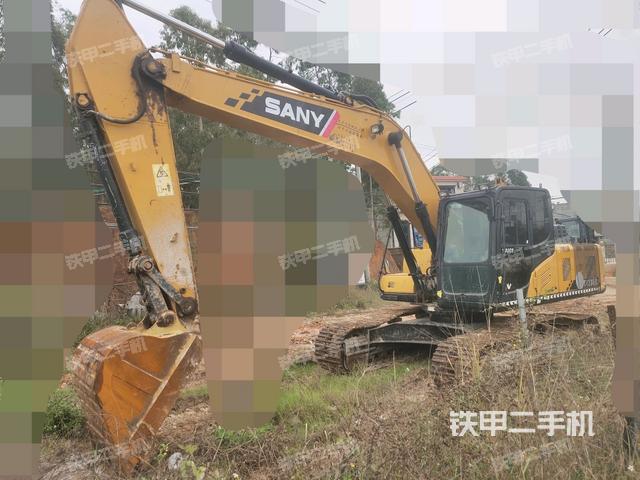 三一重工SY215C挖掘机