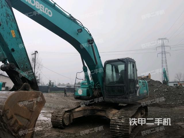 神钢SK260LC-8挖掘机