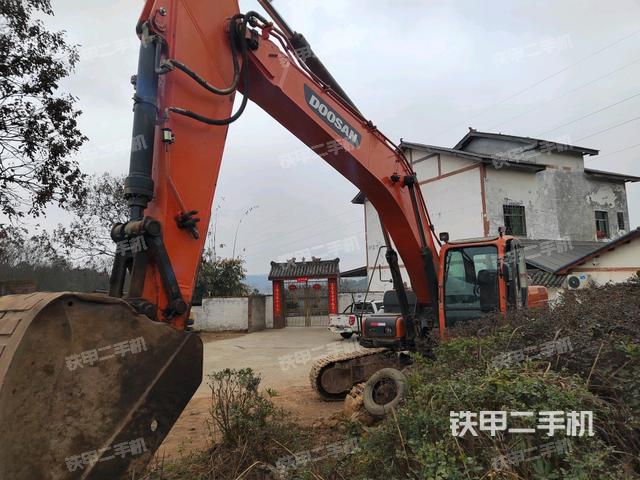 斗山DX260LC-9C挖掘机