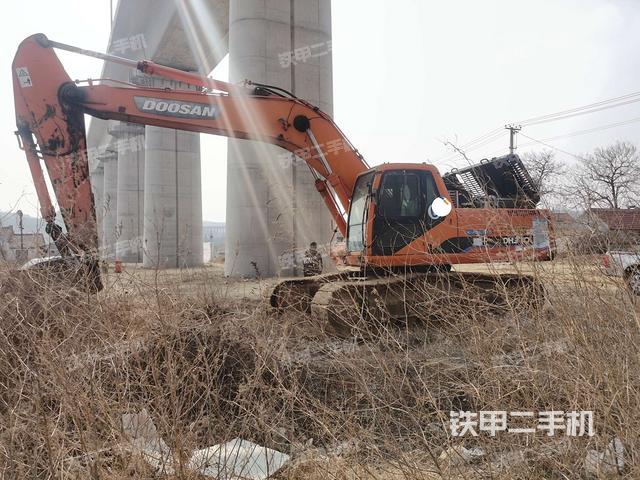 斗山DH300LC-7挖掘机