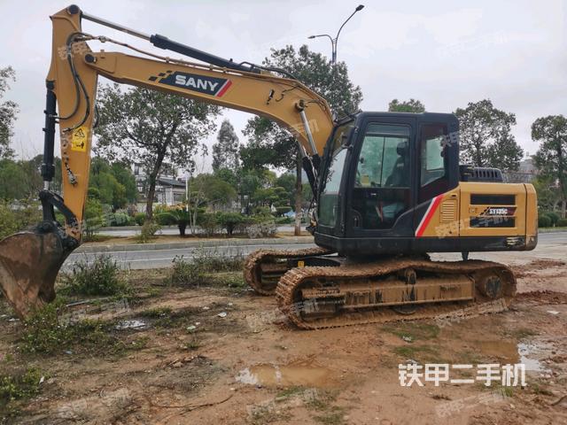 三一重工SY135C挖掘机