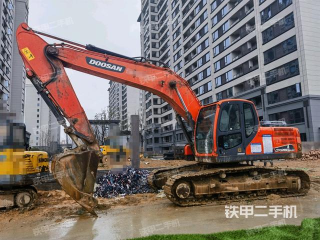 斗山DX220LC-9C挖掘机
