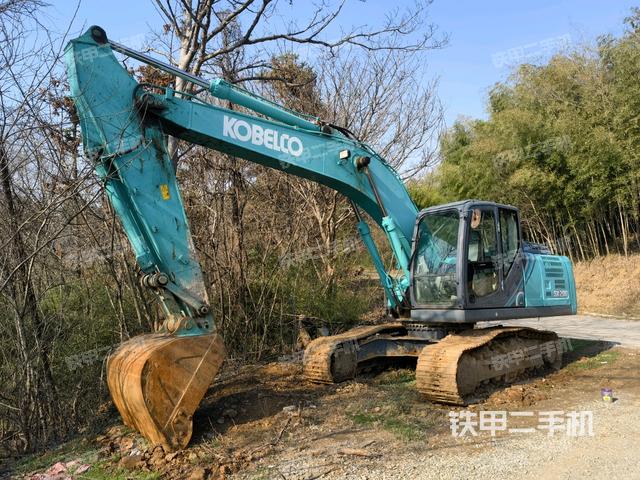 神钢SK200-10挖掘机