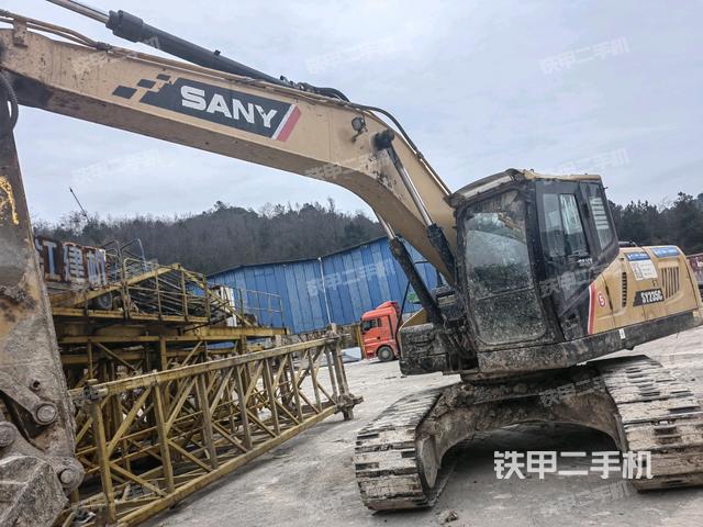 三一重工SY215C挖掘機(jī)