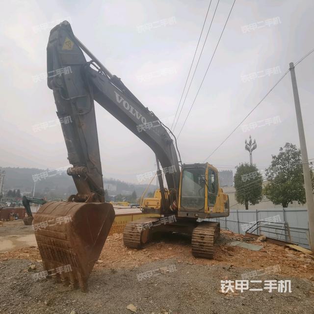 沃尔沃EC210B挖掘机