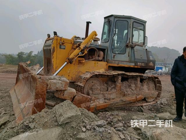 山推SD16标准型推土机