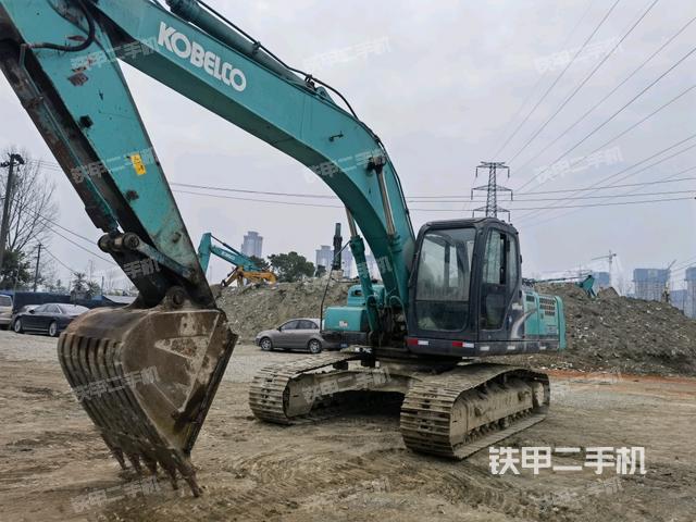 神钢SK250-8挖掘机