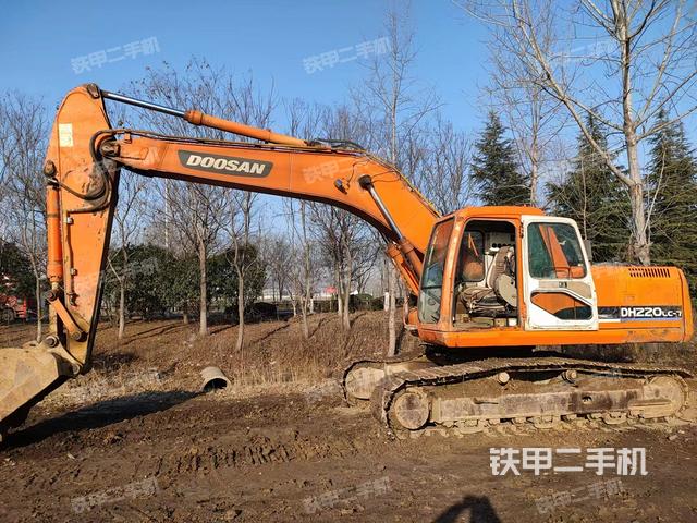 斗山DH220LC-7挖掘机