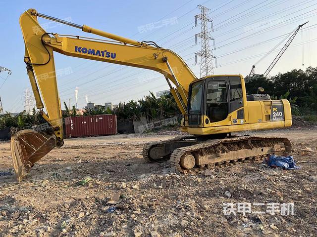 小松PC240LC-8挖掘机
