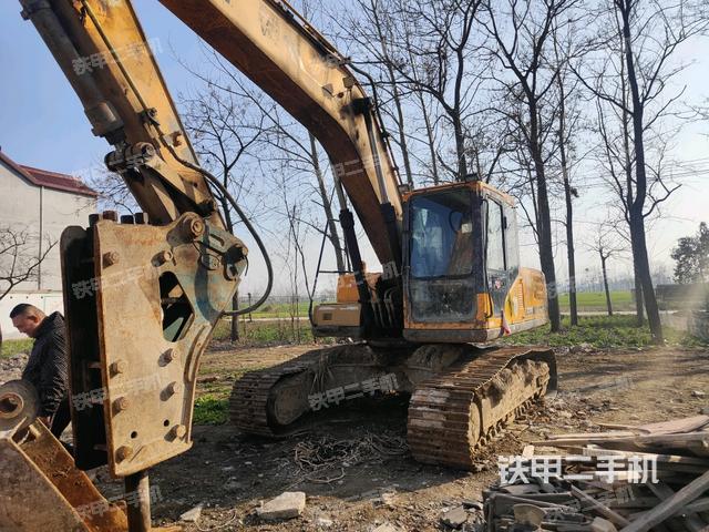 三一重工SY215C挖掘机