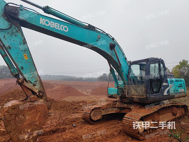 神钢SK260LC-8挖掘机