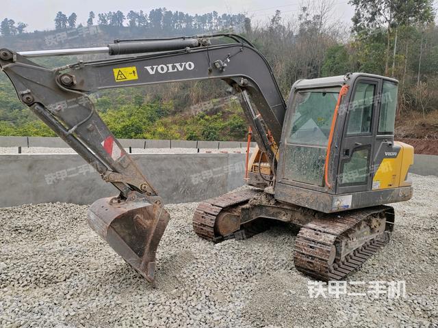 沃尔沃EC75D挖掘机