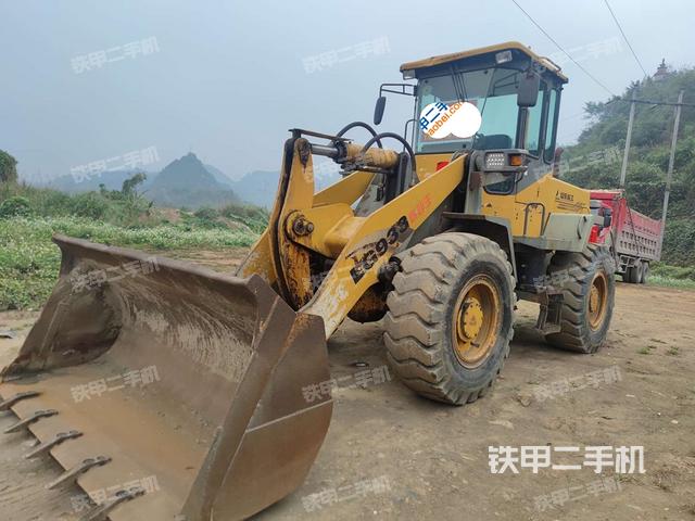 山东临工LG933装载机