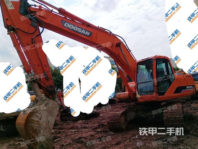 斗山DH215-7挖掘机